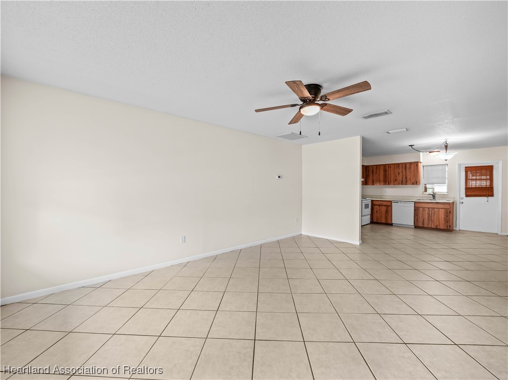 3135 Villa Road Sebring, FL 33870 - Photo 5 of 20 Living View to Kitchen