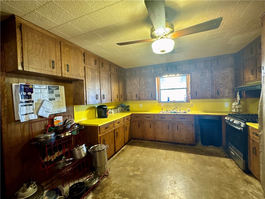 7611 Schramm Road La Grange, TX 78945 - Photo 9 of 30 a room with furniture pool table and chairs