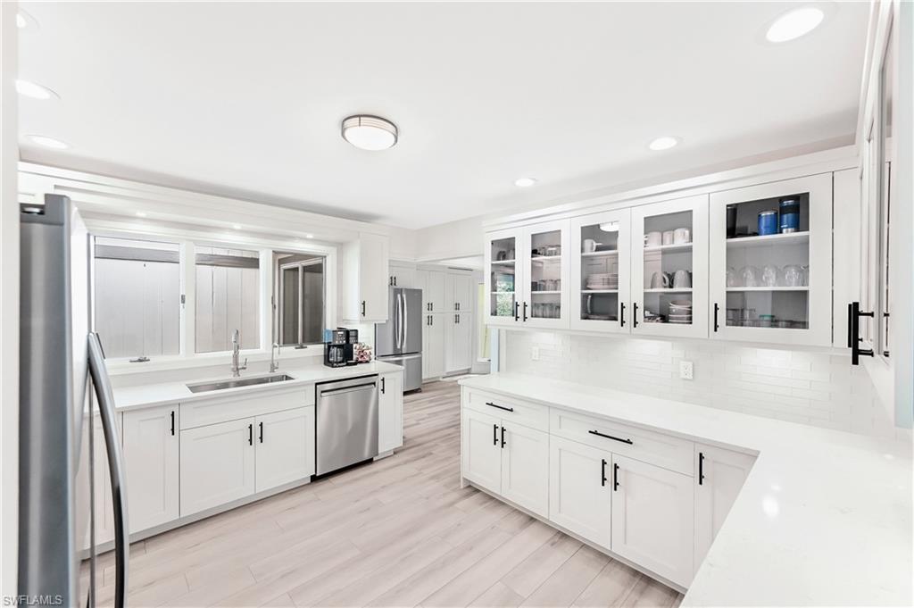 134 16th Avenue South Naples, FL 34102 - Photo 12 of 32 Kitchen