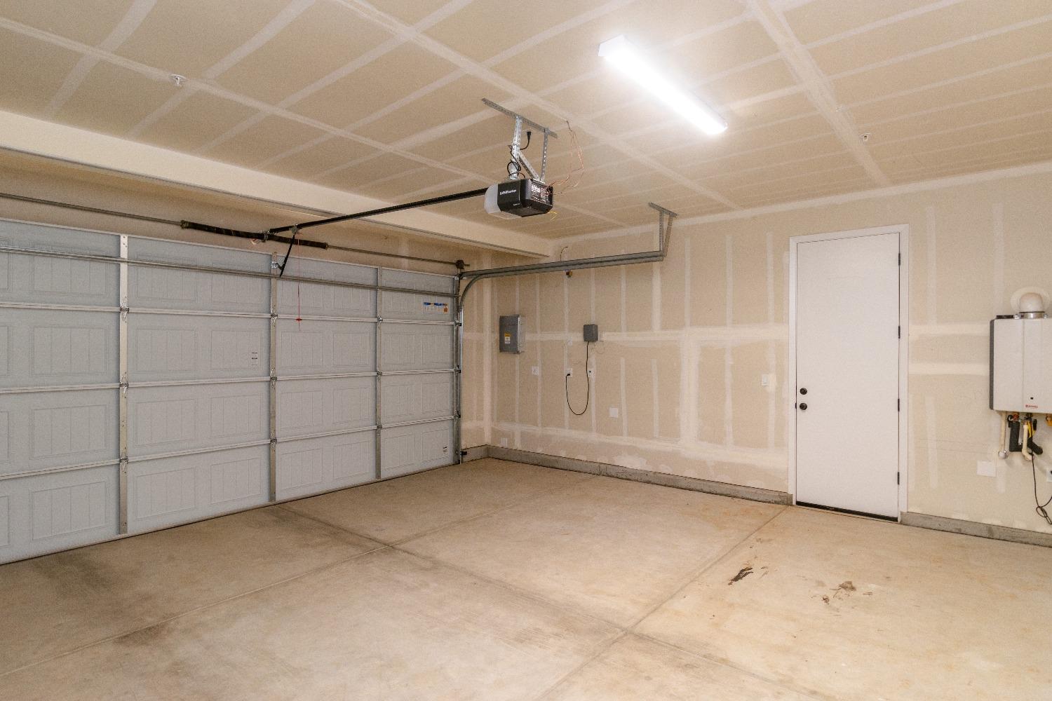 4344 Oak Knoll Road Madera, CA 93636 - Photo 33 of 33 a view of a garage