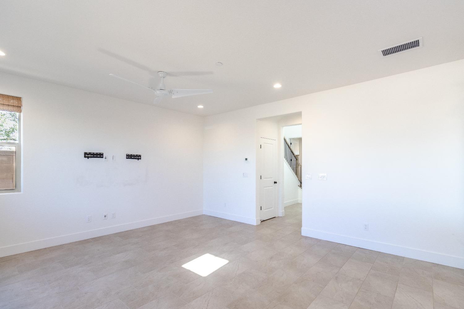 4344 Oak Knoll Road Madera, CA 93636 - Photo 8 of 33 an empty room with an entryway