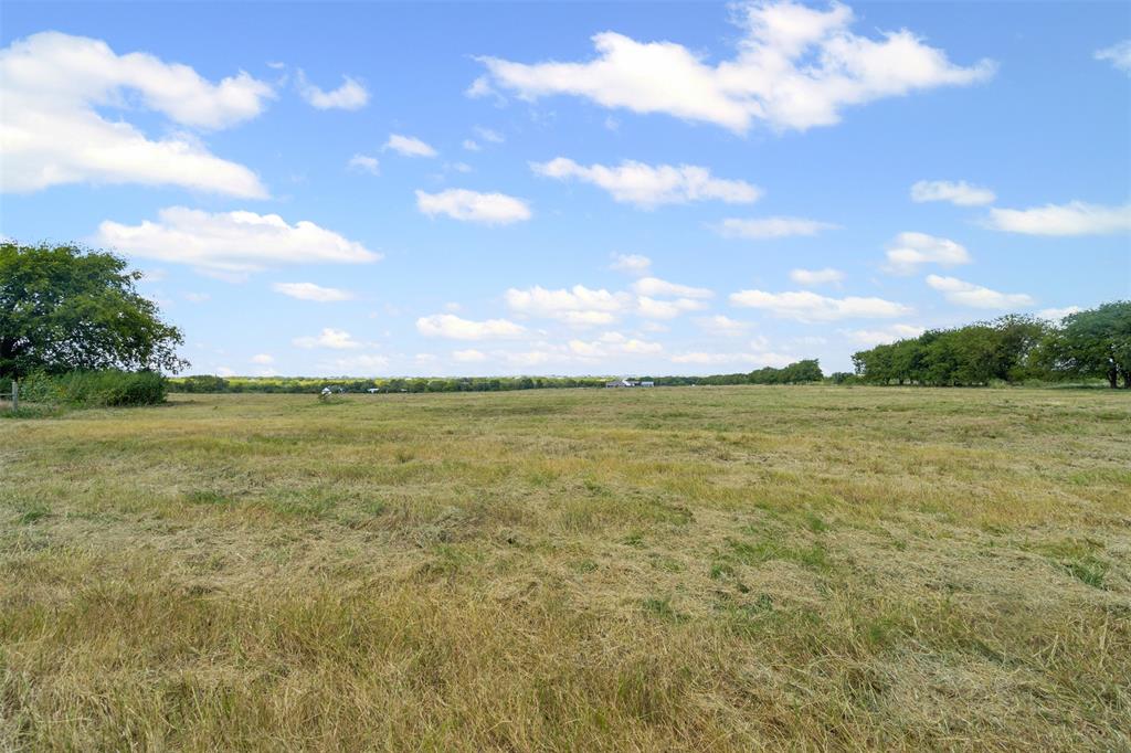 302 County Road 302 Grandview, TX 76050 - Photo 2 of 10 a view of an ocean