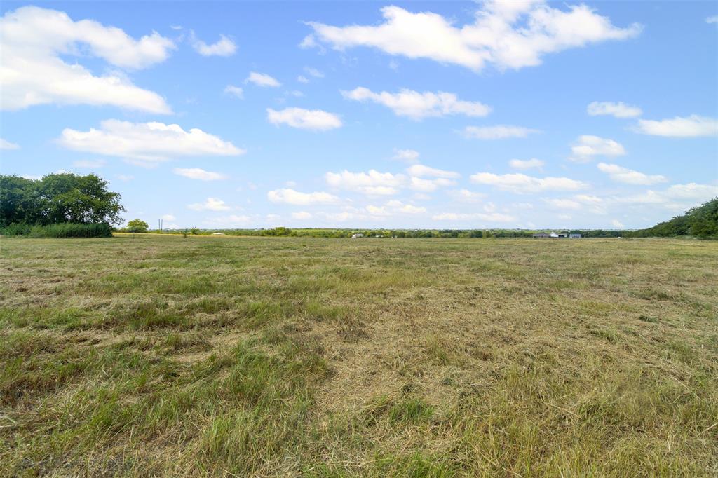 302 County Road 302 Grandview, TX 76050 - Photo 3 of 10 a view of an ocean