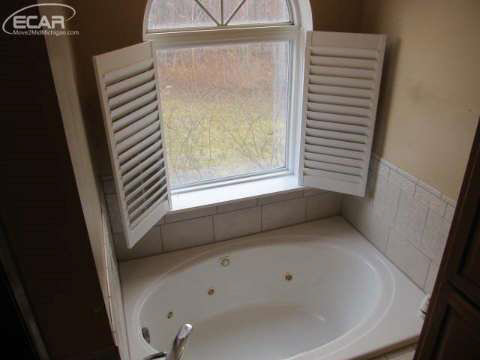 6494 Sheridan Road Flushing, MI 48433 - Photo 9 of 27 20426905-8.JPG