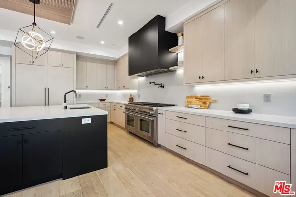 $36,500 | 5124 Calvin Avenue, Tarzana, CA 91356