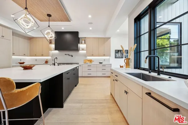 $36,500 | 5124 Calvin Avenue, Tarzana, CA 91356