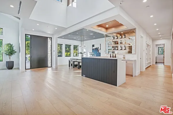 $36,500 | 5124 Calvin Avenue, Tarzana, CA 91356