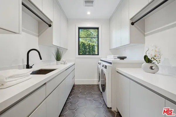 $36,500 | 5124 Calvin Avenue, Tarzana, CA 91356