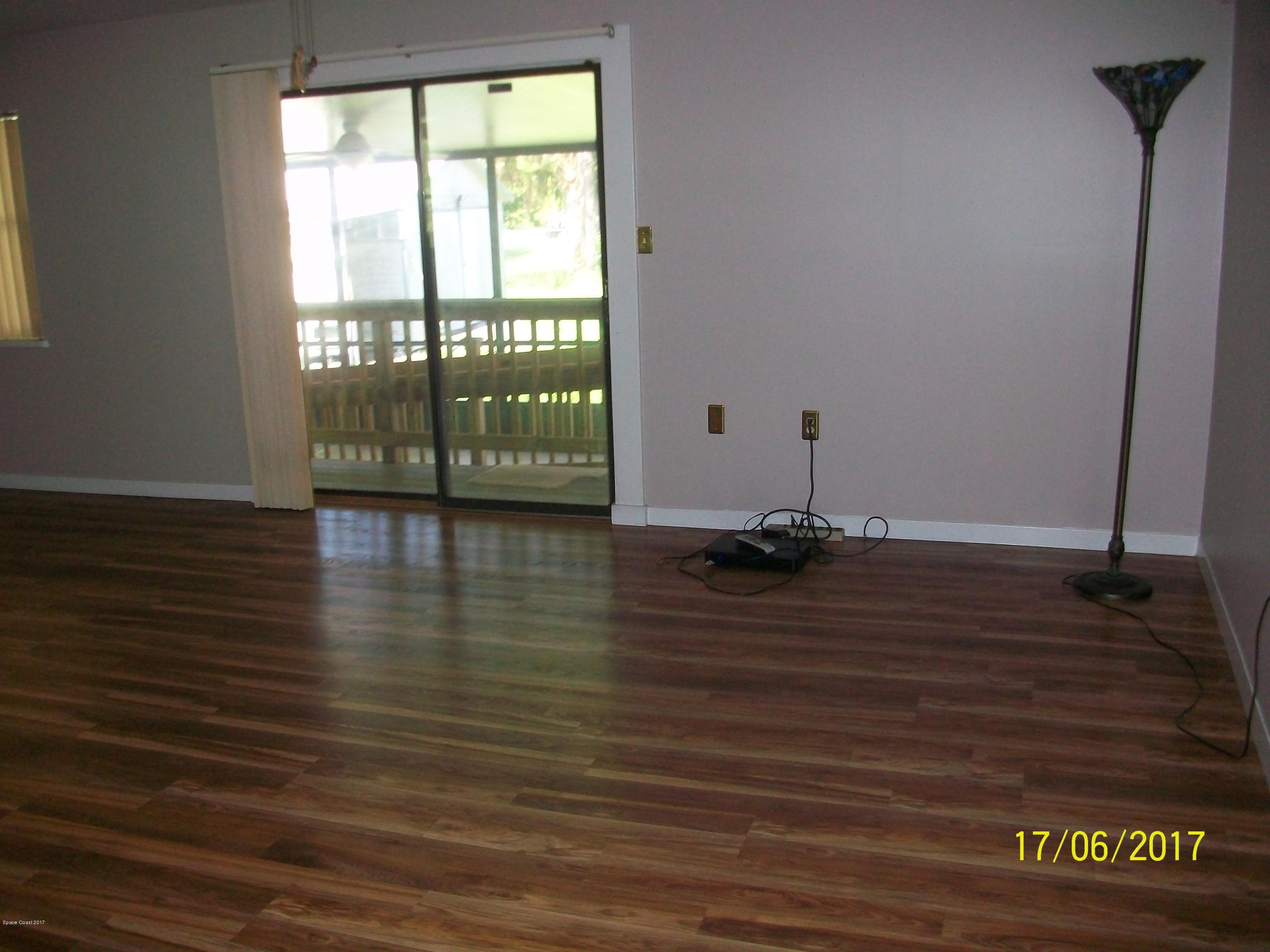 109 Tucson Road Southwest Palm Bay, FL 32908 - Photo 4 of 31 Living room