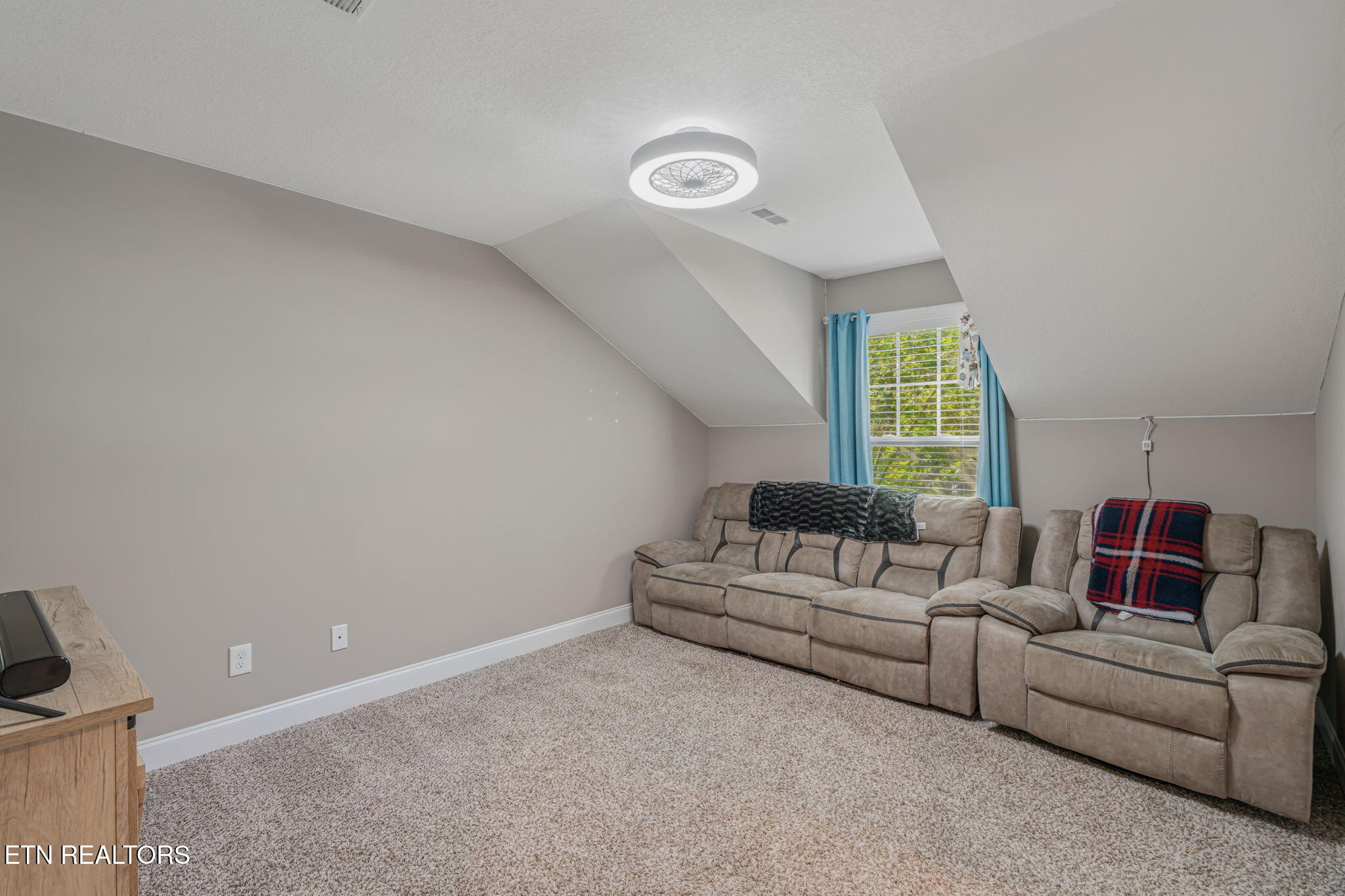 99 Fallberry Street Oak Ridge, TN 37830 - Photo 28 of 60 Bedroom 2