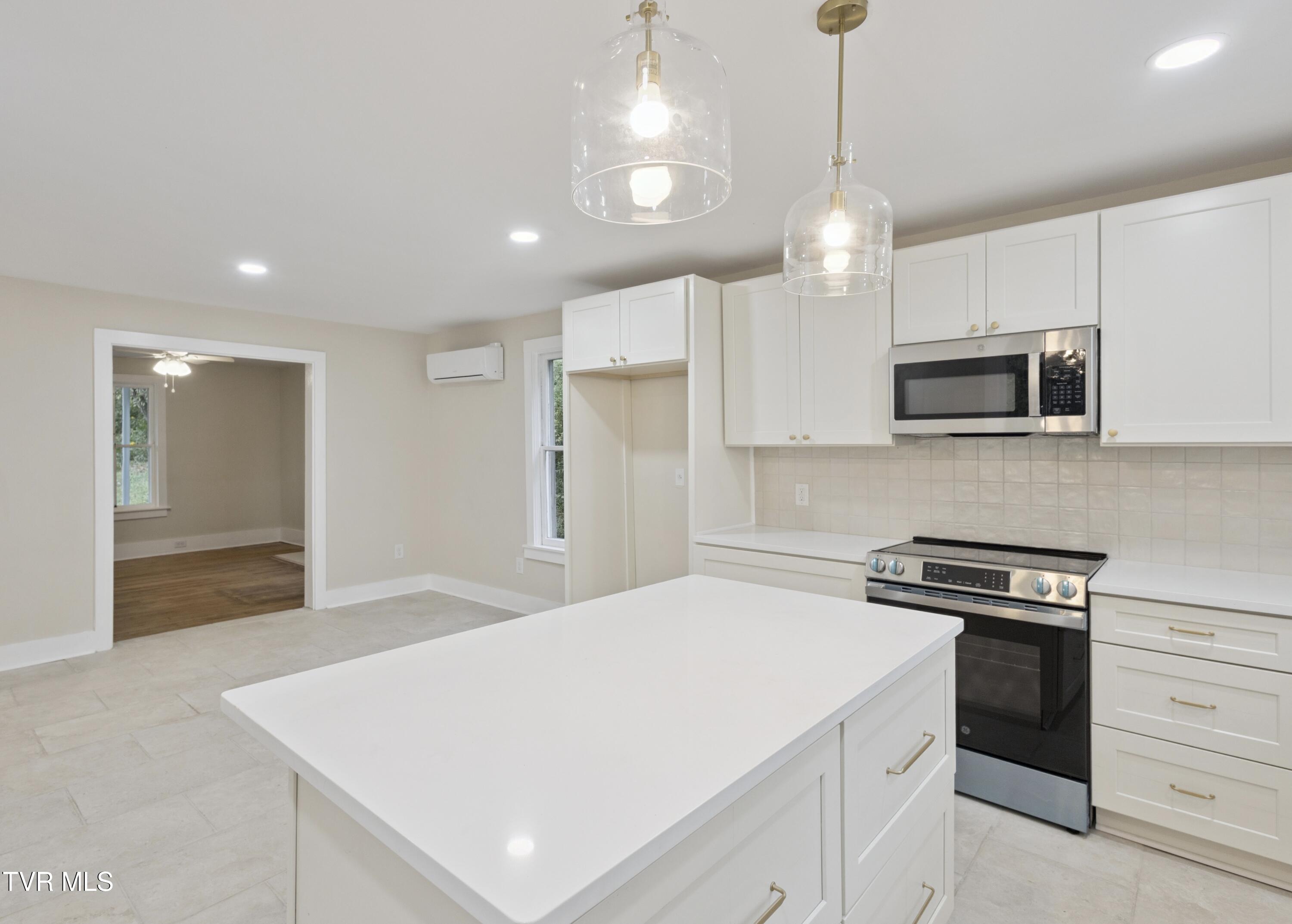 630 Artrip Road Cleveland, VA 24225 - Photo 4 of 43 IMG_0362