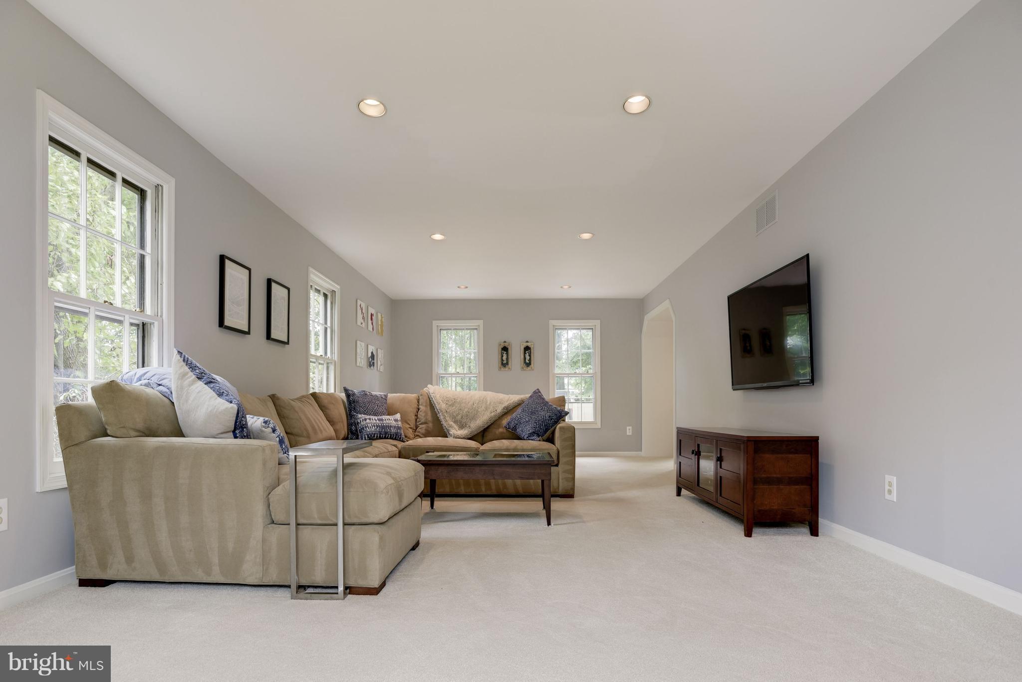 2607 Mountain Laurel Place Reston, VA 20191 - Photo 4 of 30 Living Room