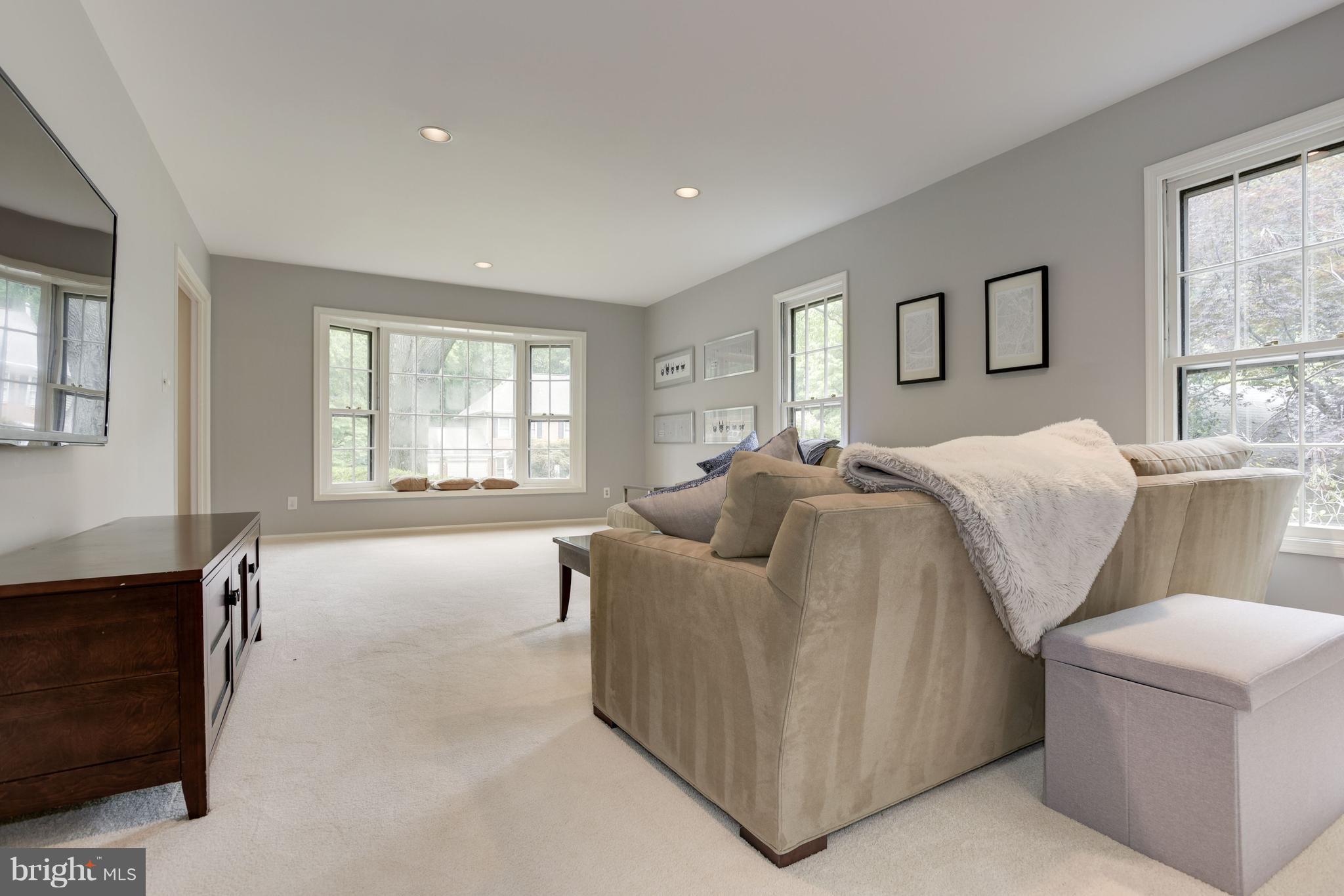 2607 Mountain Laurel Place Reston, VA 20191 - Photo 5 of 30 Living Room