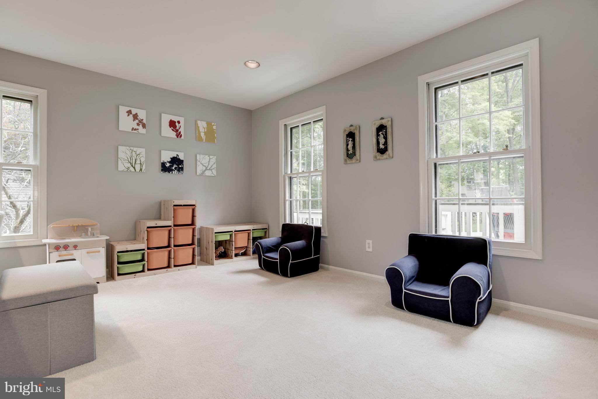 2607 Mountain Laurel Place Reston, VA 20191 - Photo 6 of 30 Living Room