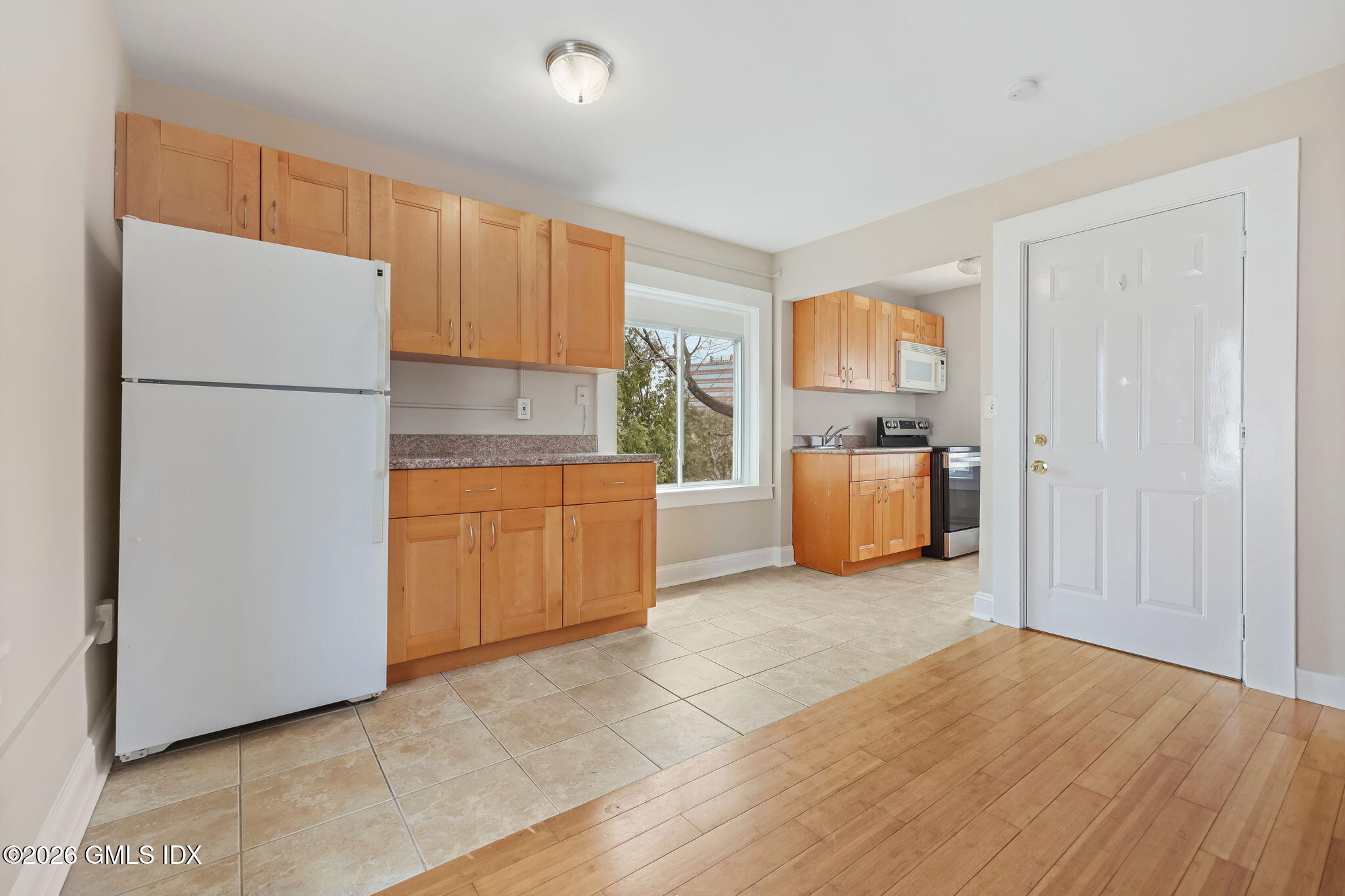 52 Highland Road, Unit 2 Stamford, CT 06902 - Photo 3 of 12 Kitchen/Living