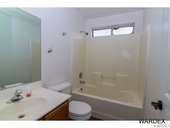 3690 North Verdugo Road Kingman, AZ 86409 - Photo 14 of 24 Guest Bathroom