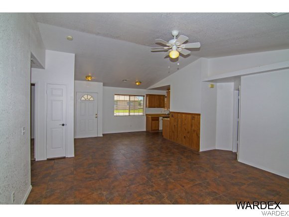 3690 North Verdugo Road Kingman, AZ 86409 - Photo 5 of 24 Living Room to Casual Dining