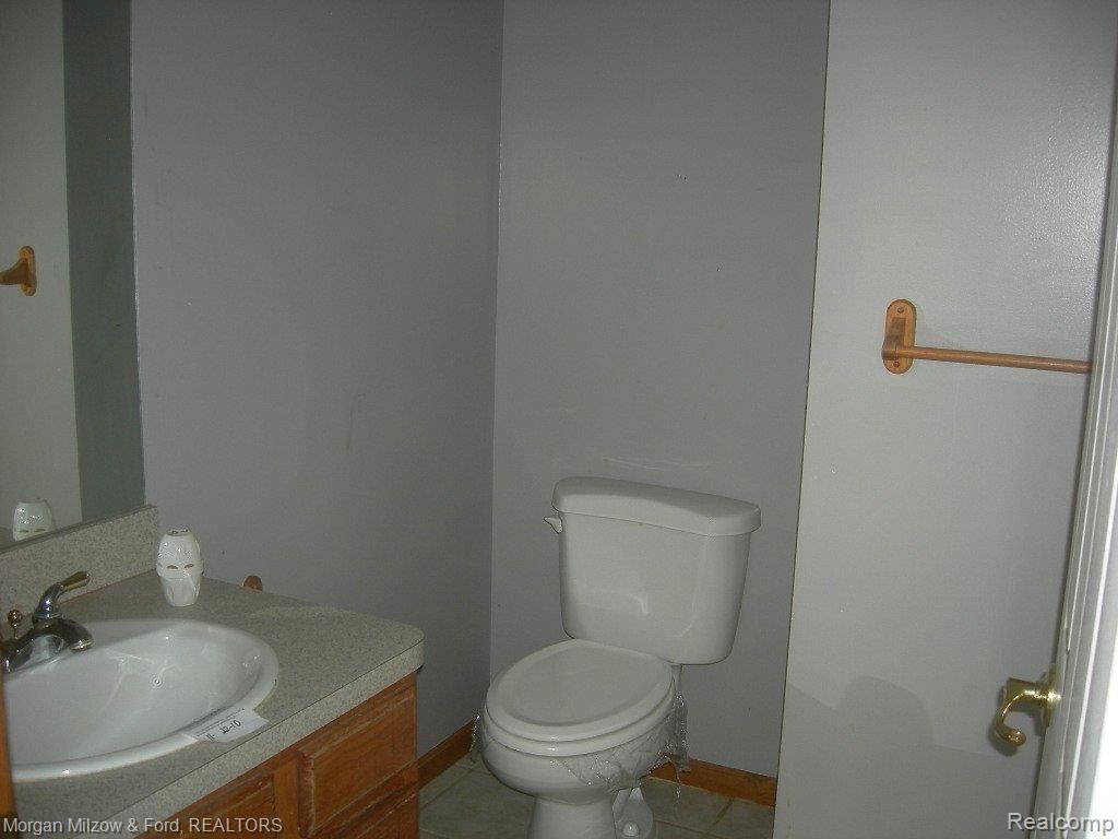 515 Munger Road Holly, MI 48442 - Photo 9 of 19 Guest bath