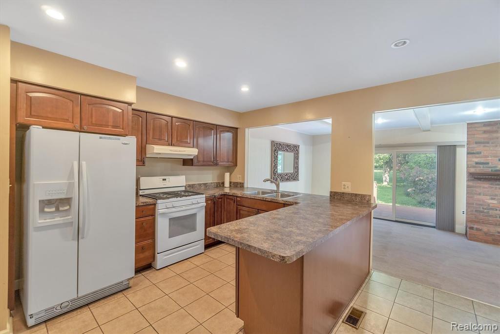 29537 Fox Grove Road Farmington Hills, MI 48334 - Photo 12 of 37