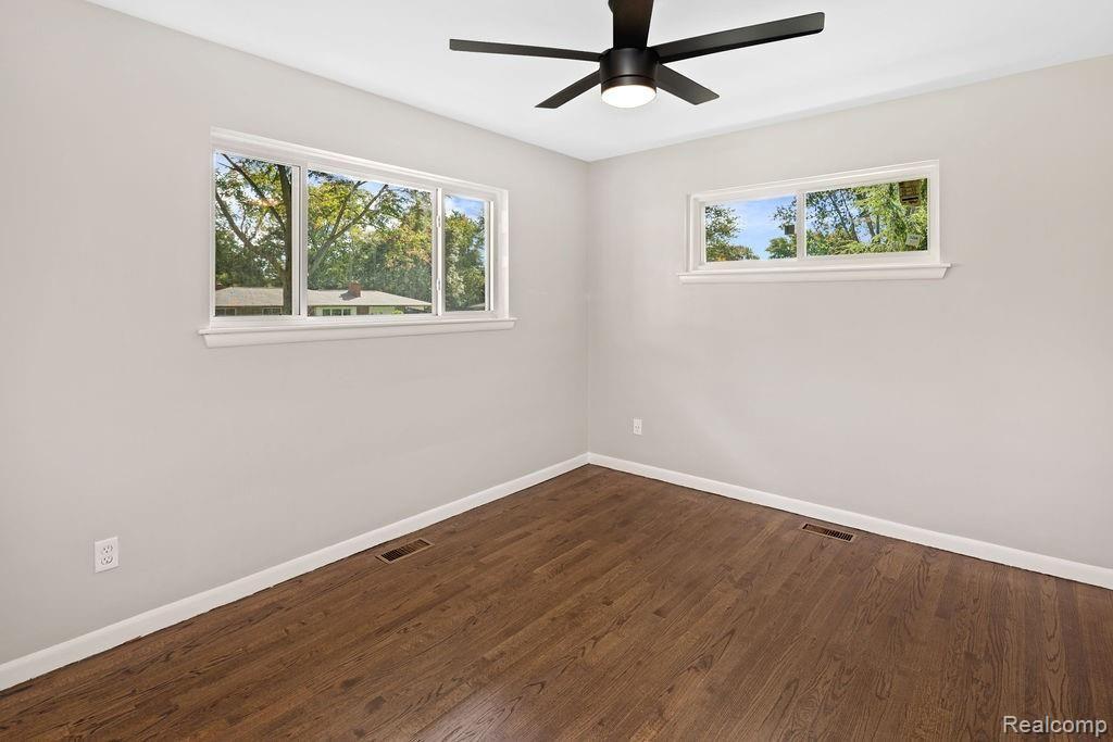 28403 Peppermill Road Farmington Hills, MI 48331 - Photo 17 of 26