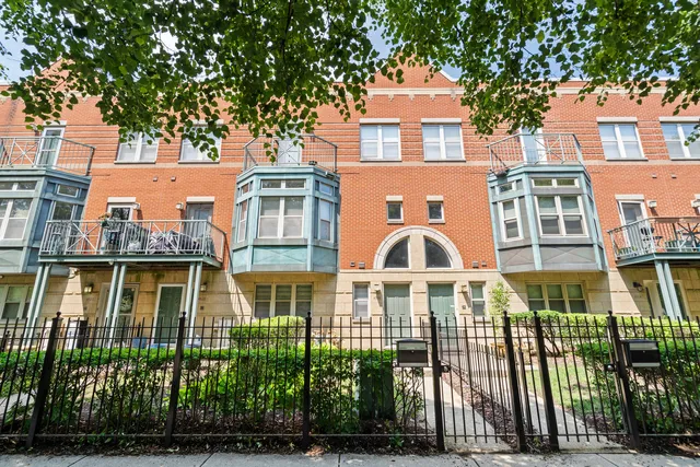 $270,000 | 4518 South Woodlawn Avenue, Chicago, IL 60653