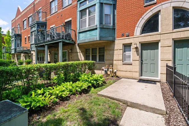 $270,000 | 4518 South Woodlawn Avenue, Chicago, IL 60653