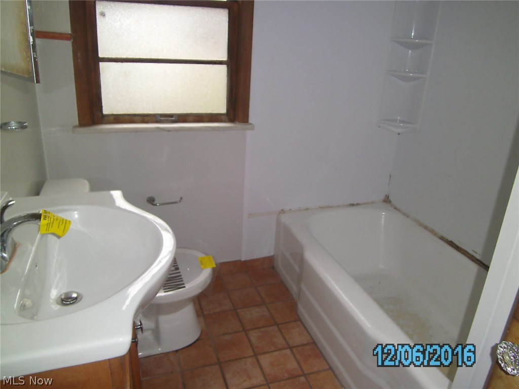 4588 Emerson Road Cleveland, OH 44121 - Photo 7 of 11