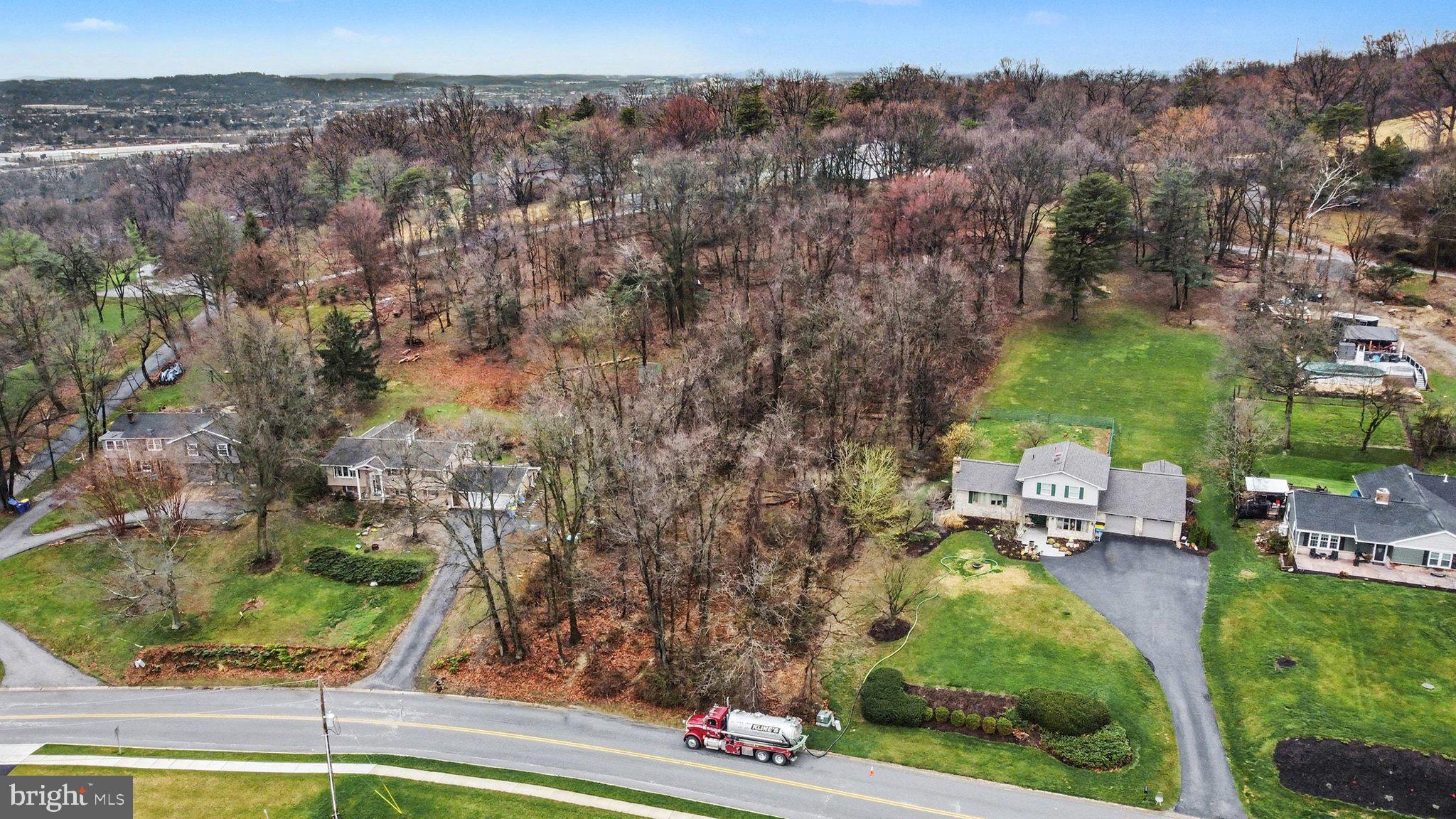 1940 Alcott Road York, PA 17406 - Photo 3 of 31