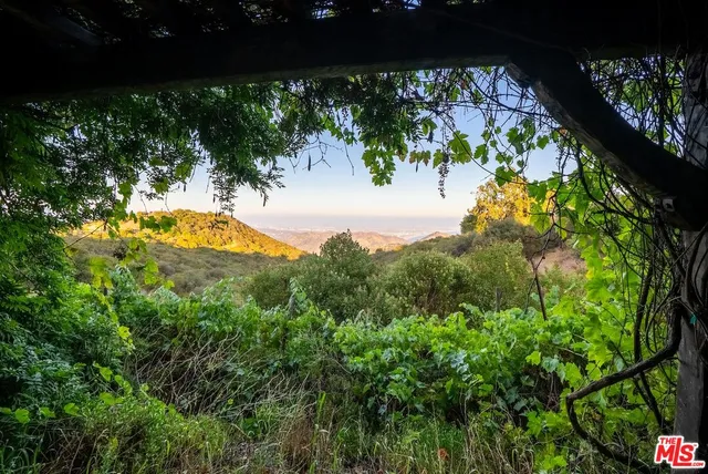 $4,295,000 | 21965 Saddle Peak Road, Topanga, CA 90290