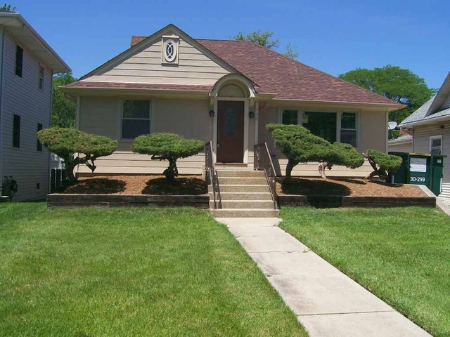384 Shenstone Road Riverside, IL 60546 - Photo 2 of 25