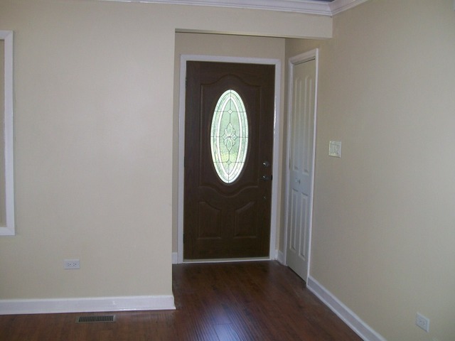 384 Shenstone Road Riverside, IL 60546 - Photo 3 of 25