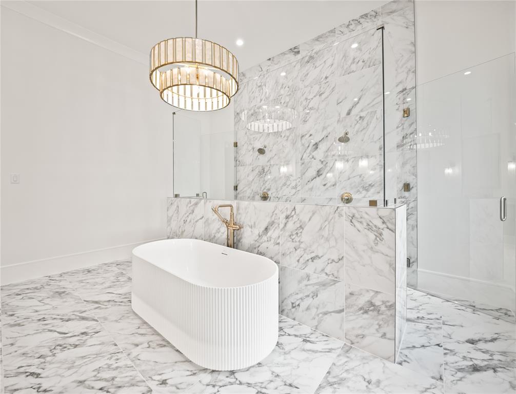 204 Dan Russell Weatherford, TX 76087 - Photo 28 of 40 a bathroom with a bathtub and shower