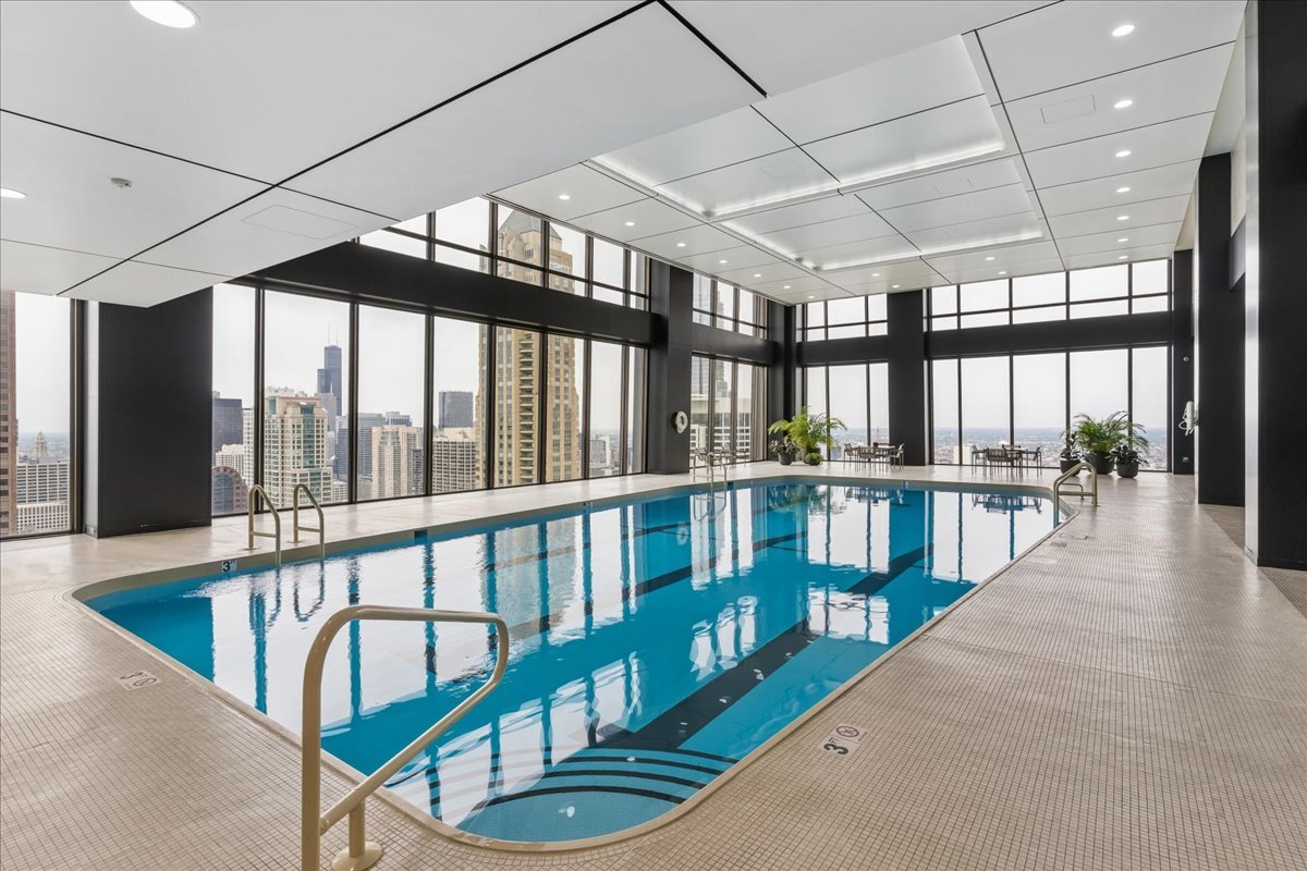 175 East Delaware Place, Unit 8304 Chicago, IL 60611 - Photo 23 of 26