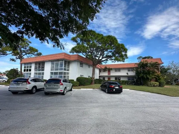 $68,400 | 2600 Southeast Ocean Boulevard, Unit O10, Stuart, FL 34996