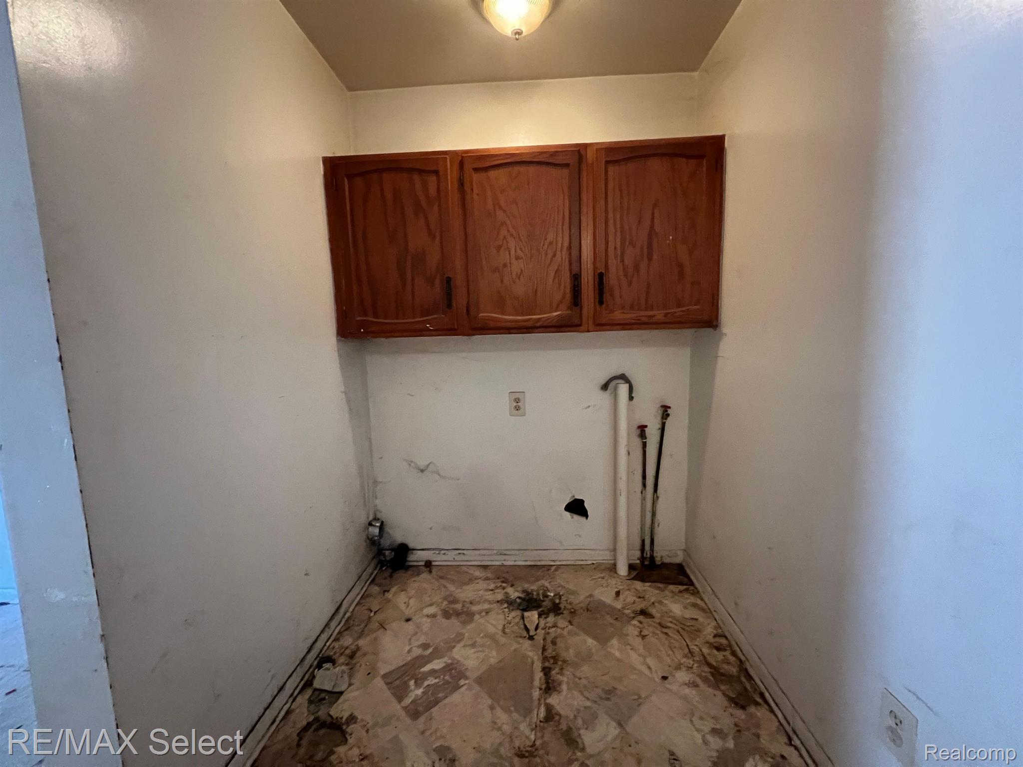 3211 South Center Road Burton, MI 48519 - Photo 8 of 30 Gallery Image 8