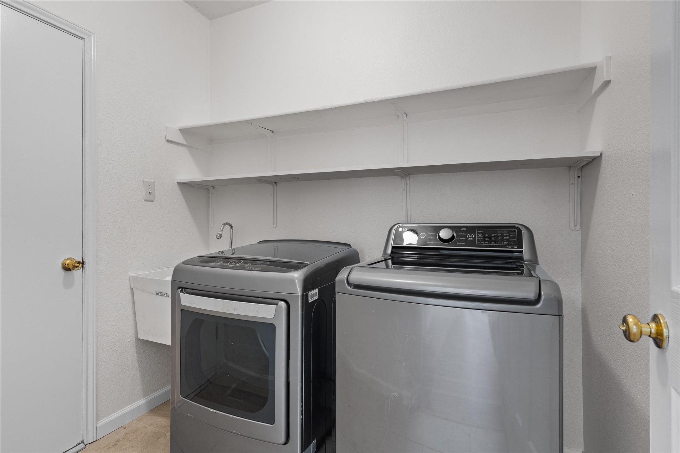100 Parque Circle Georgetown, TX 78626 - Photo 23 of 39 a utility room with dryer and washer