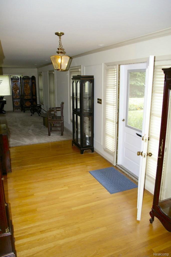 20300 Beck Road Northville, MI 48167 - Photo 3 of 22 Foyer