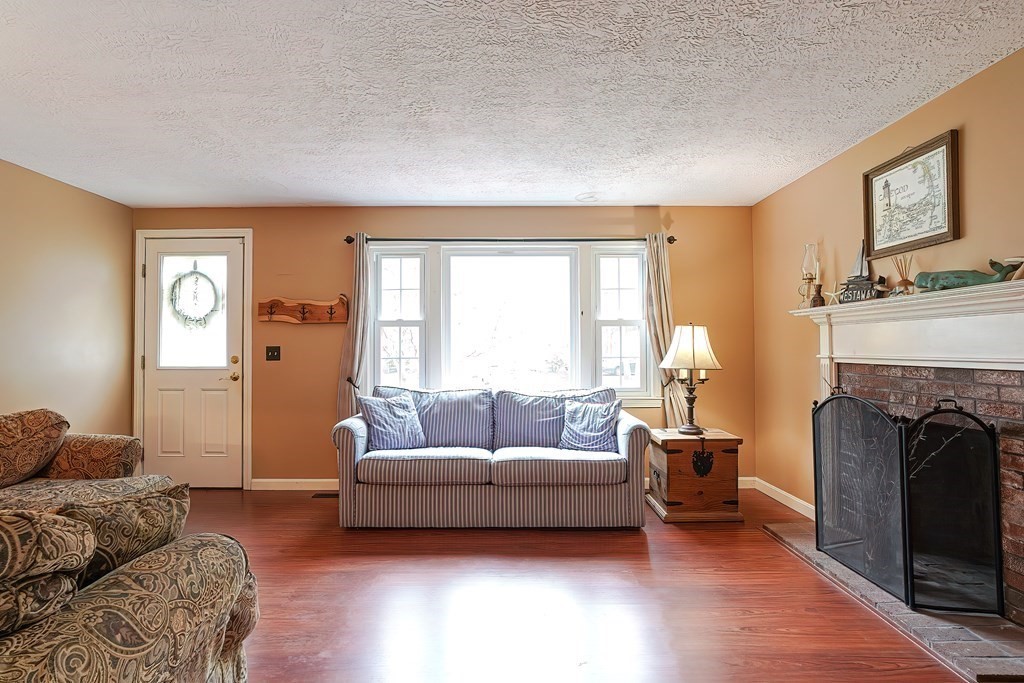 39 Hoover Road Yarmouth, MA 02673 - Photo 4 of 19 Gallery Image 4