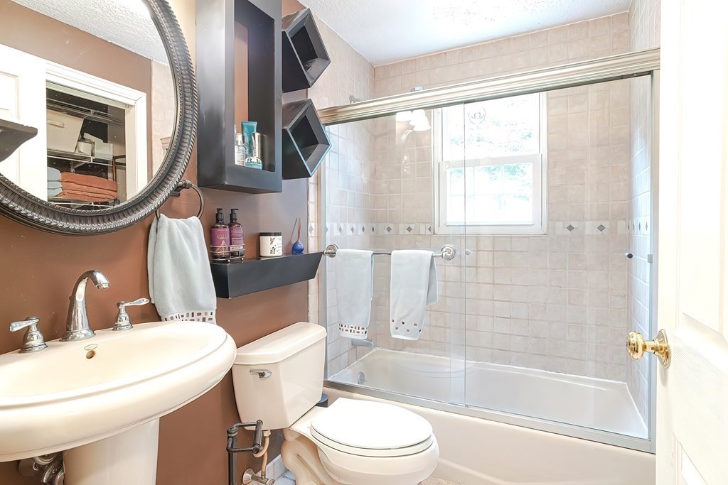 39 Hoover Road Yarmouth, MA 02673 - Photo 9 of 19 Gallery Image 9