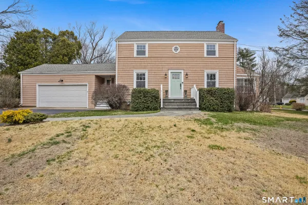 $649,500 | 4 Woodridge Circle, Trumbull, CT 06611