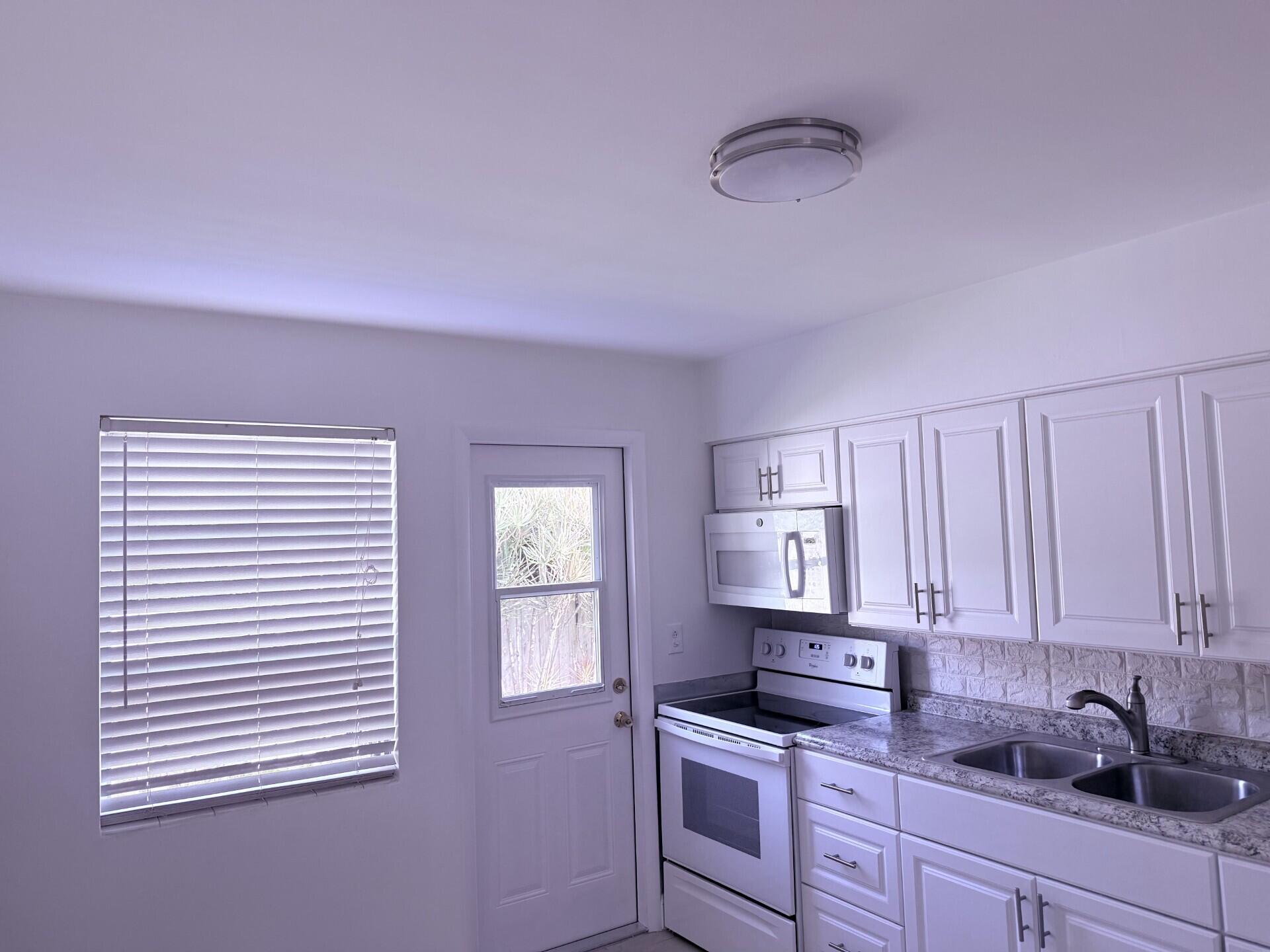 626 Prosperity Farms Road, Unit 6 North Palm Beach, FL 33408 - Photo 5 of 12 Kit 1