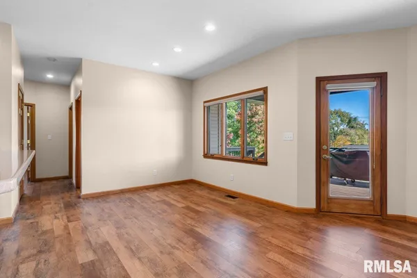 $579,000 | 204 Grindstone Road, Chatham, IL 62629