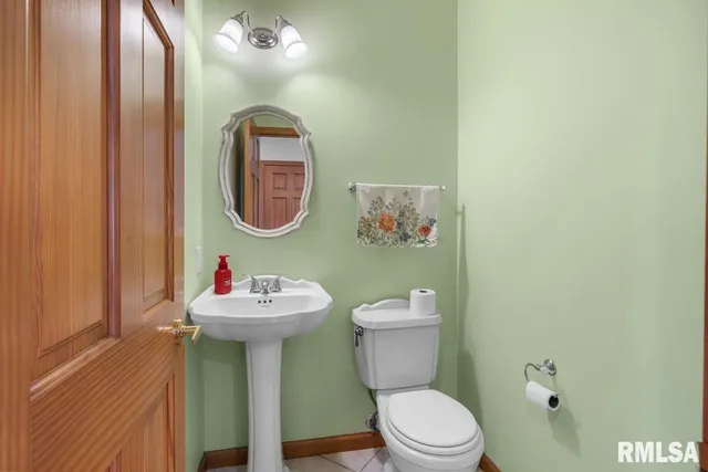 $595,000 | 204 Grindstone Road, Chatham, IL 62629