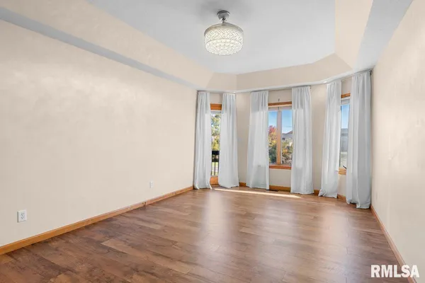 $579,000 | 204 Grindstone Road, Chatham, IL 62629