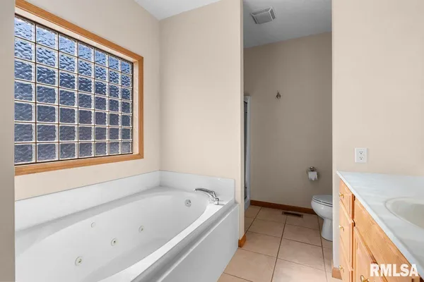 $579,000 | 204 Grindstone Road, Chatham, IL 62629