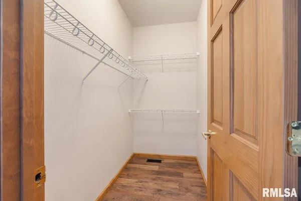 $579,000 | 204 Grindstone Road, Chatham, IL 62629