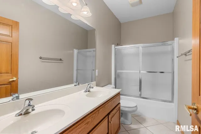 $595,000 | 204 Grindstone Road, Chatham, IL 62629