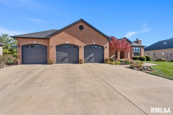 $579,000 | 204 Grindstone Road, Chatham, IL 62629