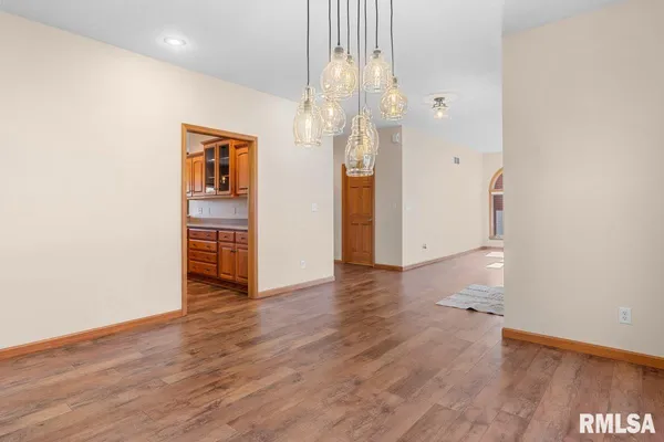 $579,000 | 204 Grindstone Road, Chatham, IL 62629