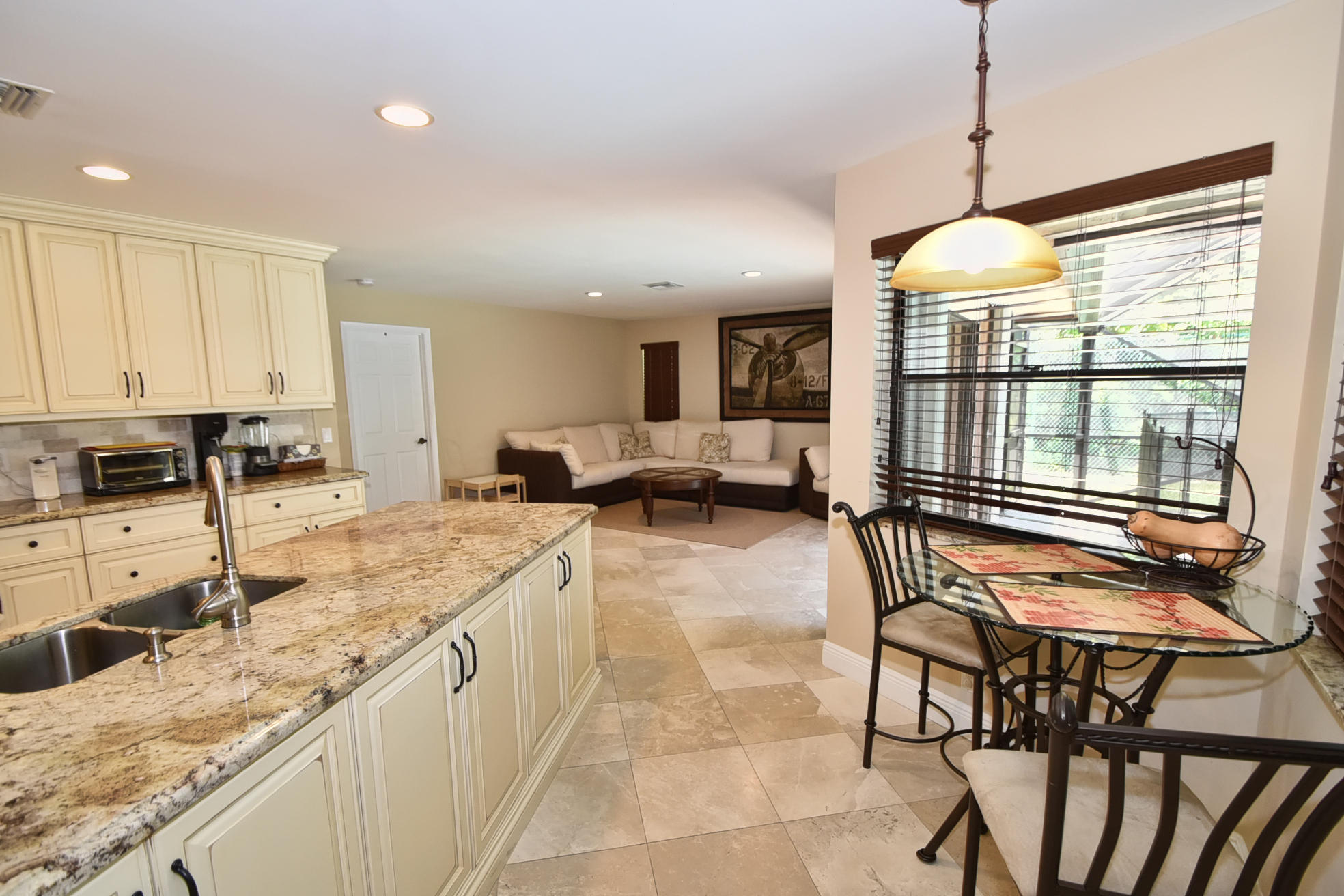 22137 Martella Avenue Boca Raton, FL 33433 - Photo 4 of 30 KITCHEN